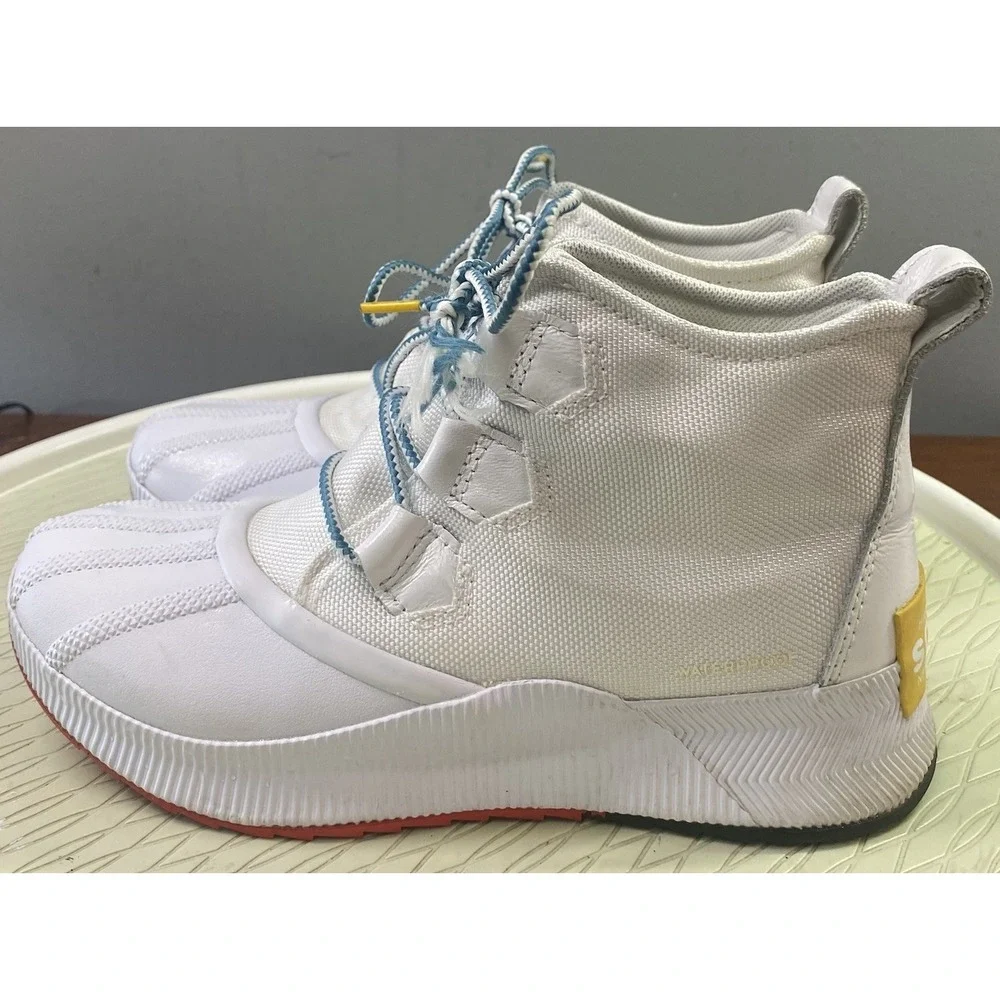 Sorel Women's Out N About Waterproof White Leather&Textile Winter Ankle Boots 8